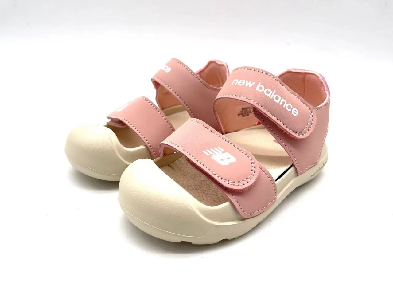 New Balance Enfants à deux sangles Velcro doigt fermé Sandales Casual 8