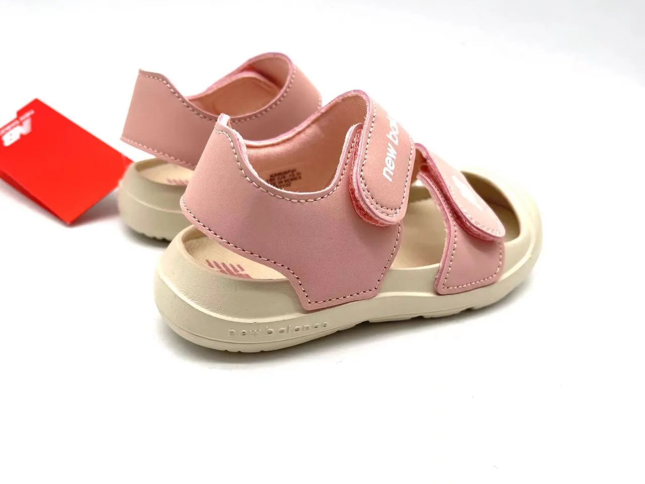 New Balance Enfants à deux sangles Velcro doigt fermé Sandales Casual 9