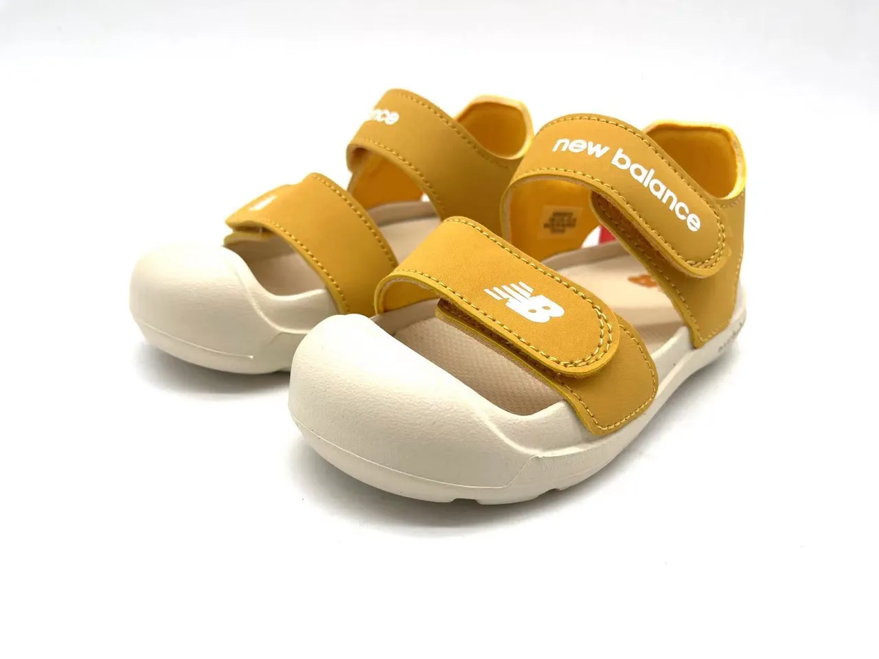 New Balance Enfants à deux sangles Velcro doigt fermé Sandales Casual 11