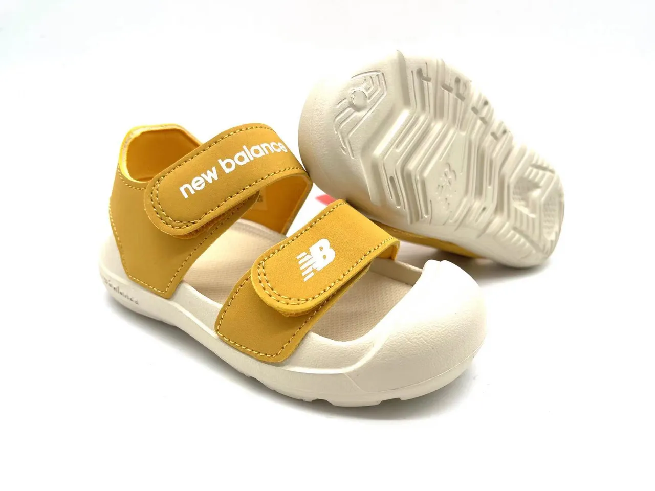 New Balance Enfants à deux sangles Velcro doigt fermé Sandales Casual 13