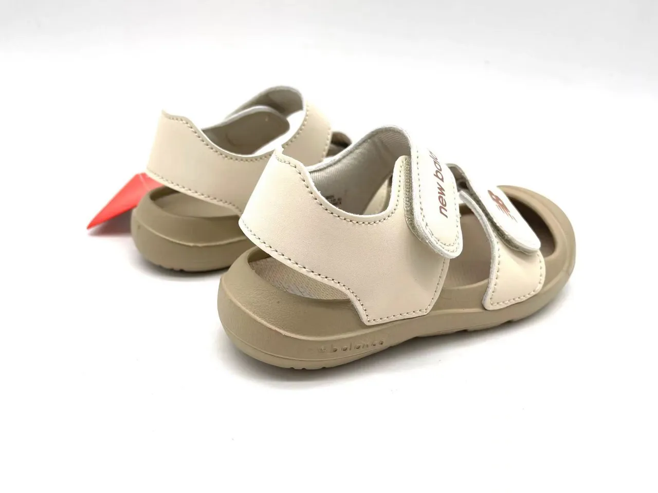 New Balance Enfants à deux sangles Velcro doigt fermé Sandales Casual 21