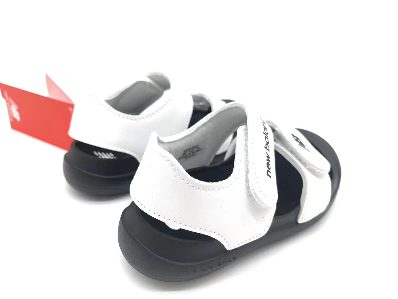 New Balance Enfants à deux sangles Velcro doigt fermé Sandales Casual 23