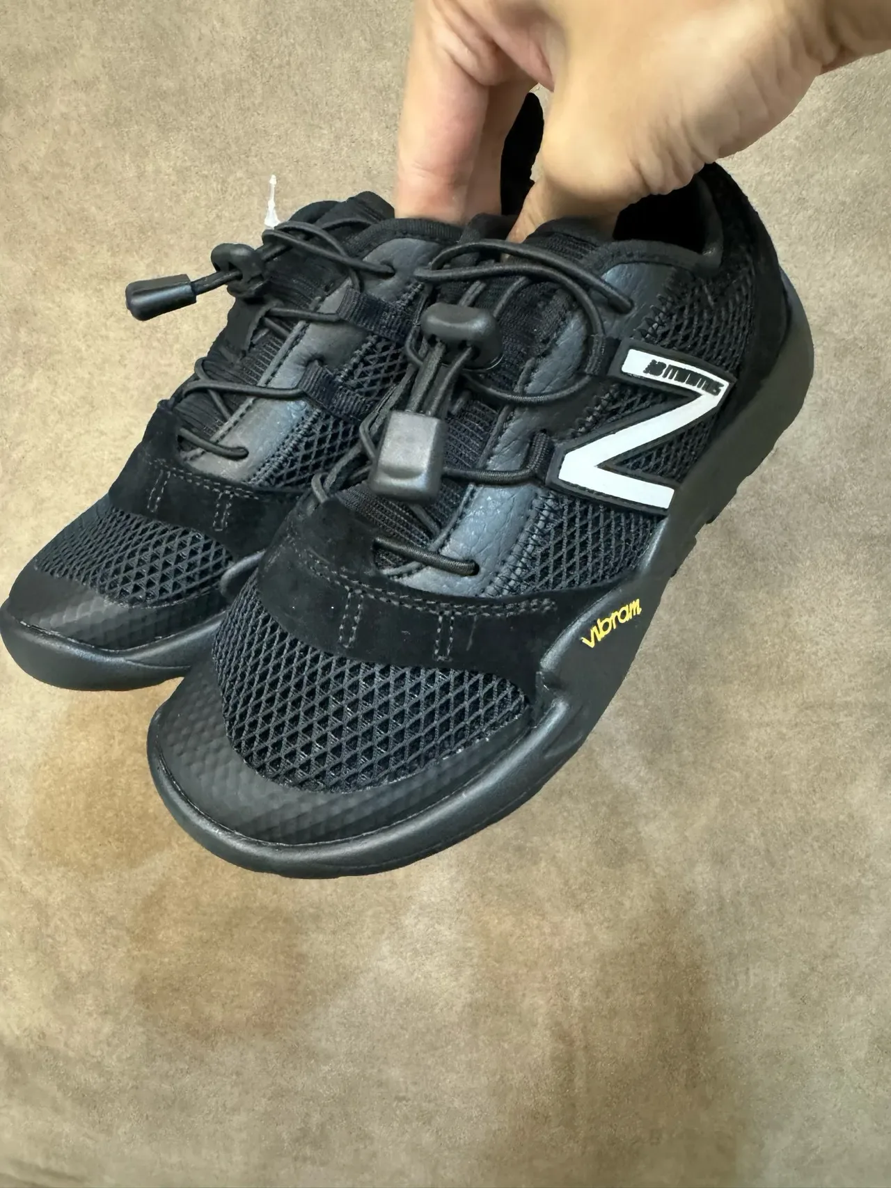 New Balance Minimus Baskets Lifestyle Noir Blanc en Maille 21