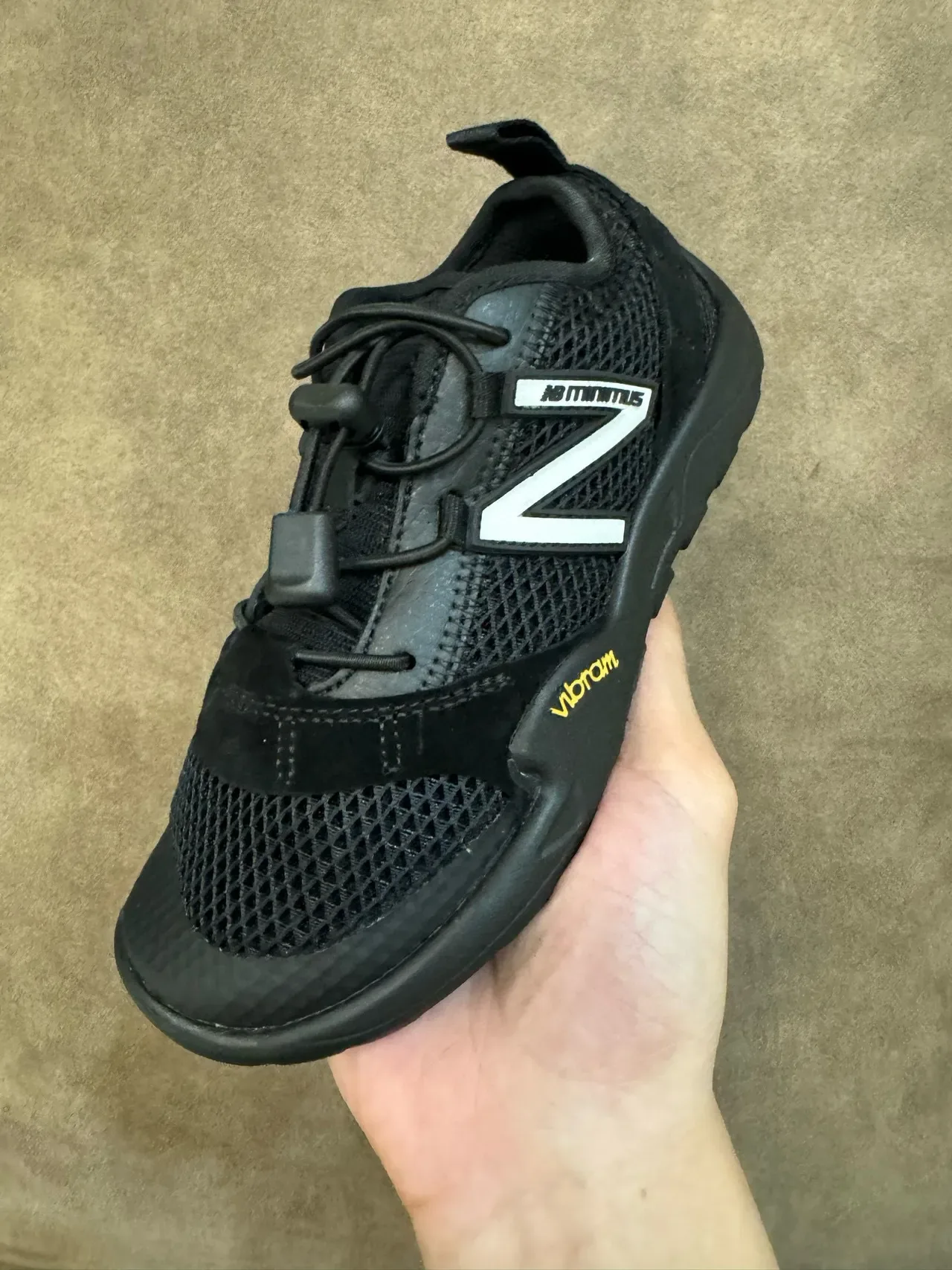 New Balance Minimus Baskets Lifestyle Noir Blanc en Maille 23