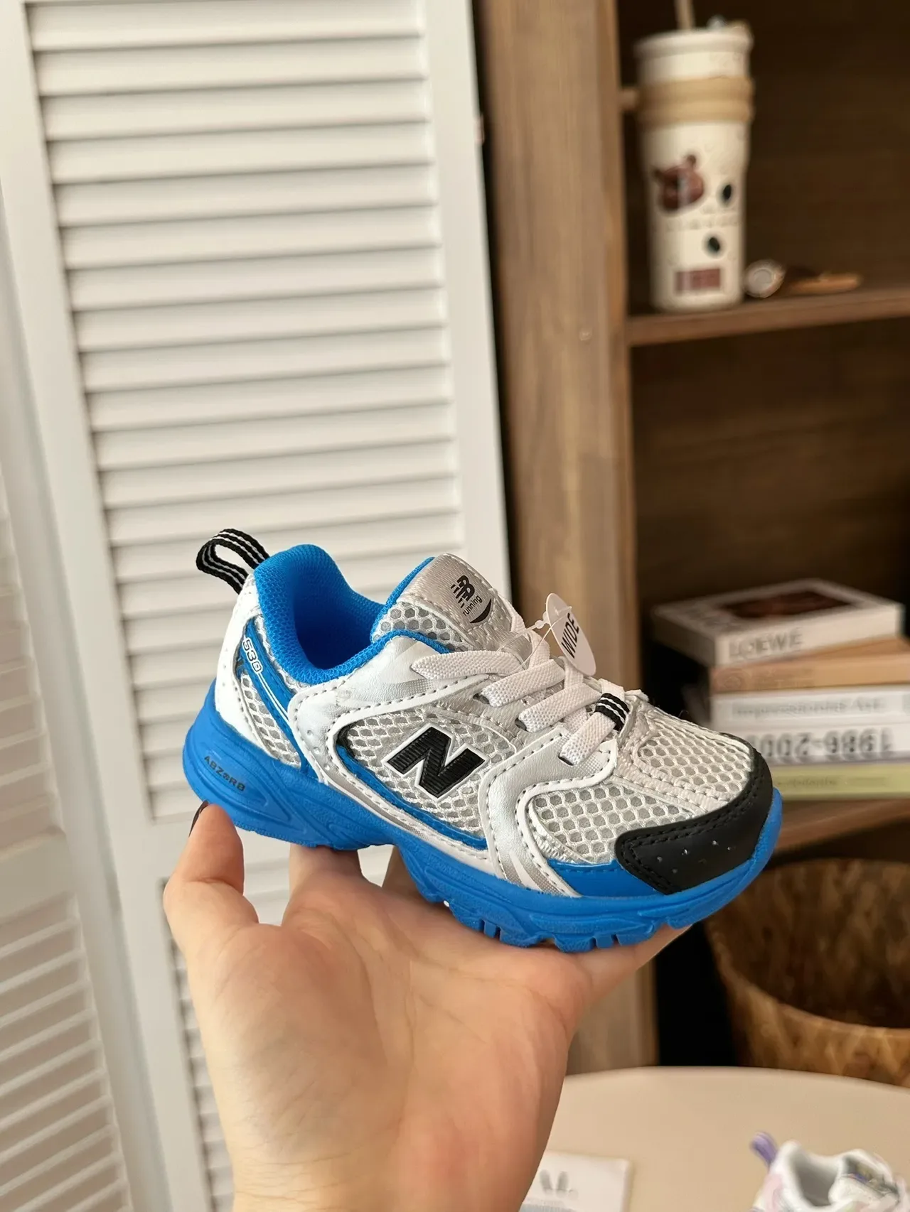 New Balance Baskets Lifestyle Rose Blanc avec Sémelle Médiane Épaisse et Tige Hybride Mesh-Synthétique 13