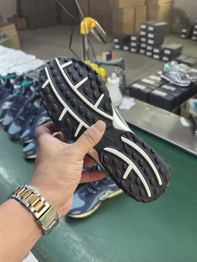 New Balance Argent Noir Métallique Maille Supérieure Superpositions Synthétiques Chaussures de Running 2