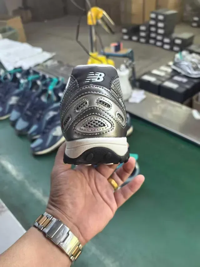 New Balance Argent Noir Métallique Maille Supérieure Superpositions Synthétiques Chaussures de Running 3
