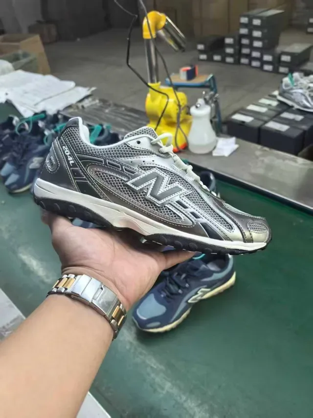 New Balance Argent Noir Métallique Maille Supérieure Superpositions Synthétiques Chaussures de Running 6