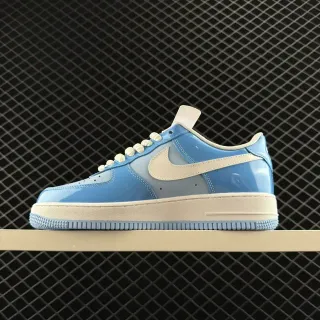 Nike Air Force 1 Low Glossy Light Blue और Off-White लाइफस्टाइल स्नीकर