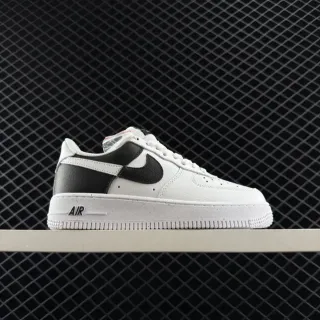 Nike Air Force 1 सफेद और काला लाइफस्टाइल स्नीकर