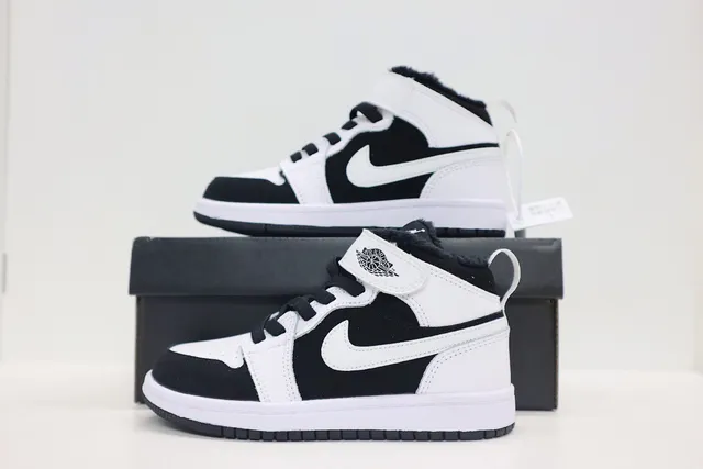 Nike Air Jordan 1 Black White Basketball Shoes 3