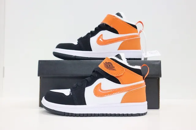 Nike Air Jordan 1 Black White Basketball Shoes 4