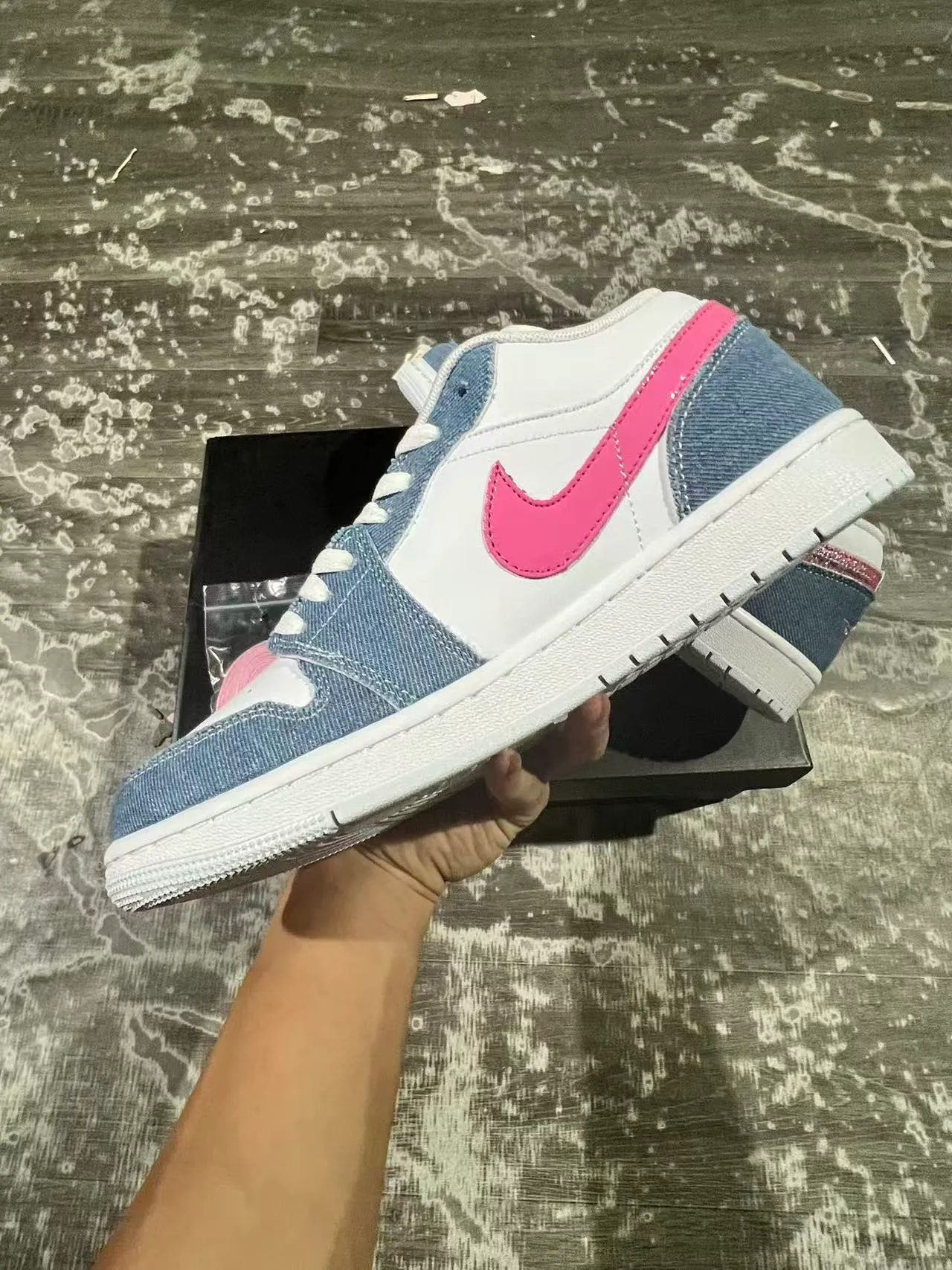 Nike Air Jordan 1 Low Denim Glitter Swoosh Lifestyle Sneakers 5