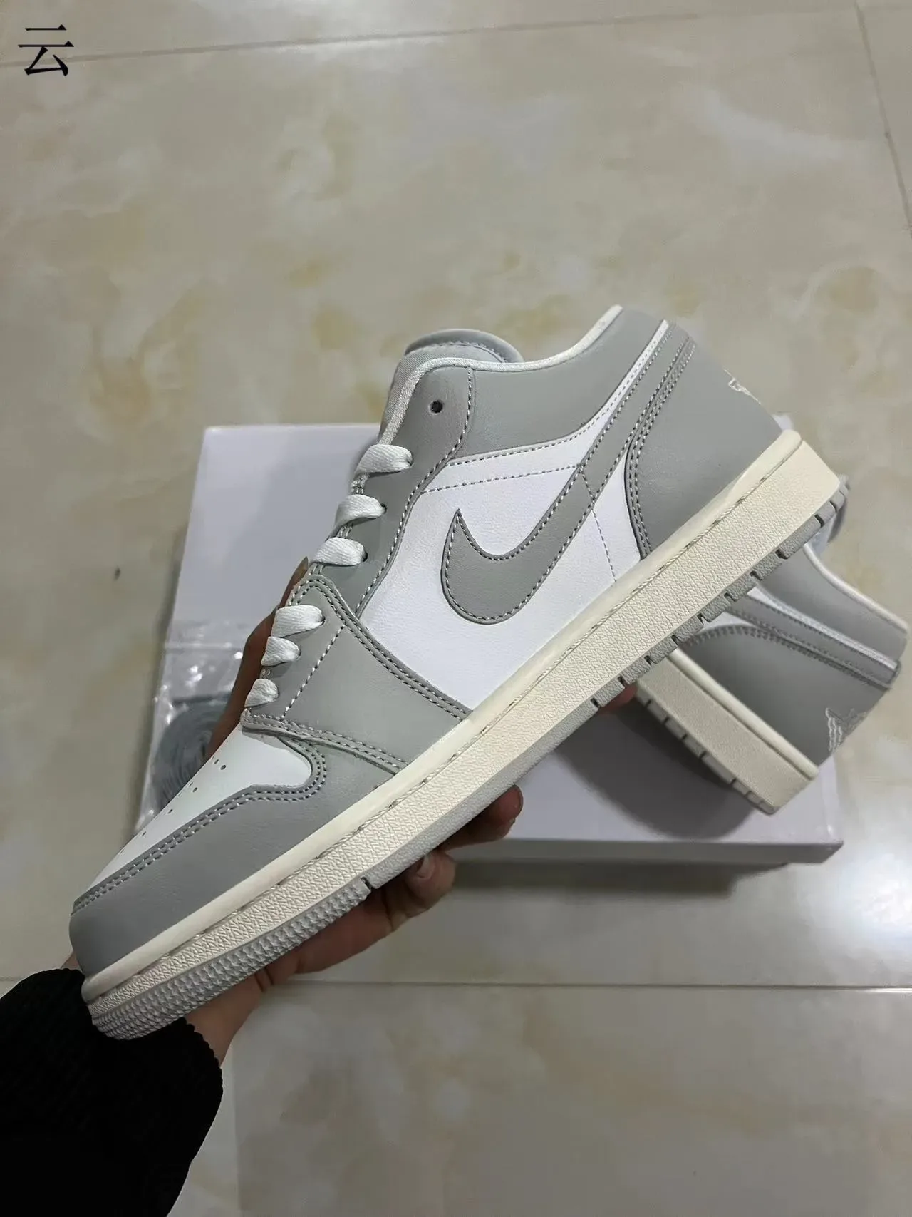 Nike Air Jordan 1 Low رمادي وأبيض Lifestyle Sneakers 5