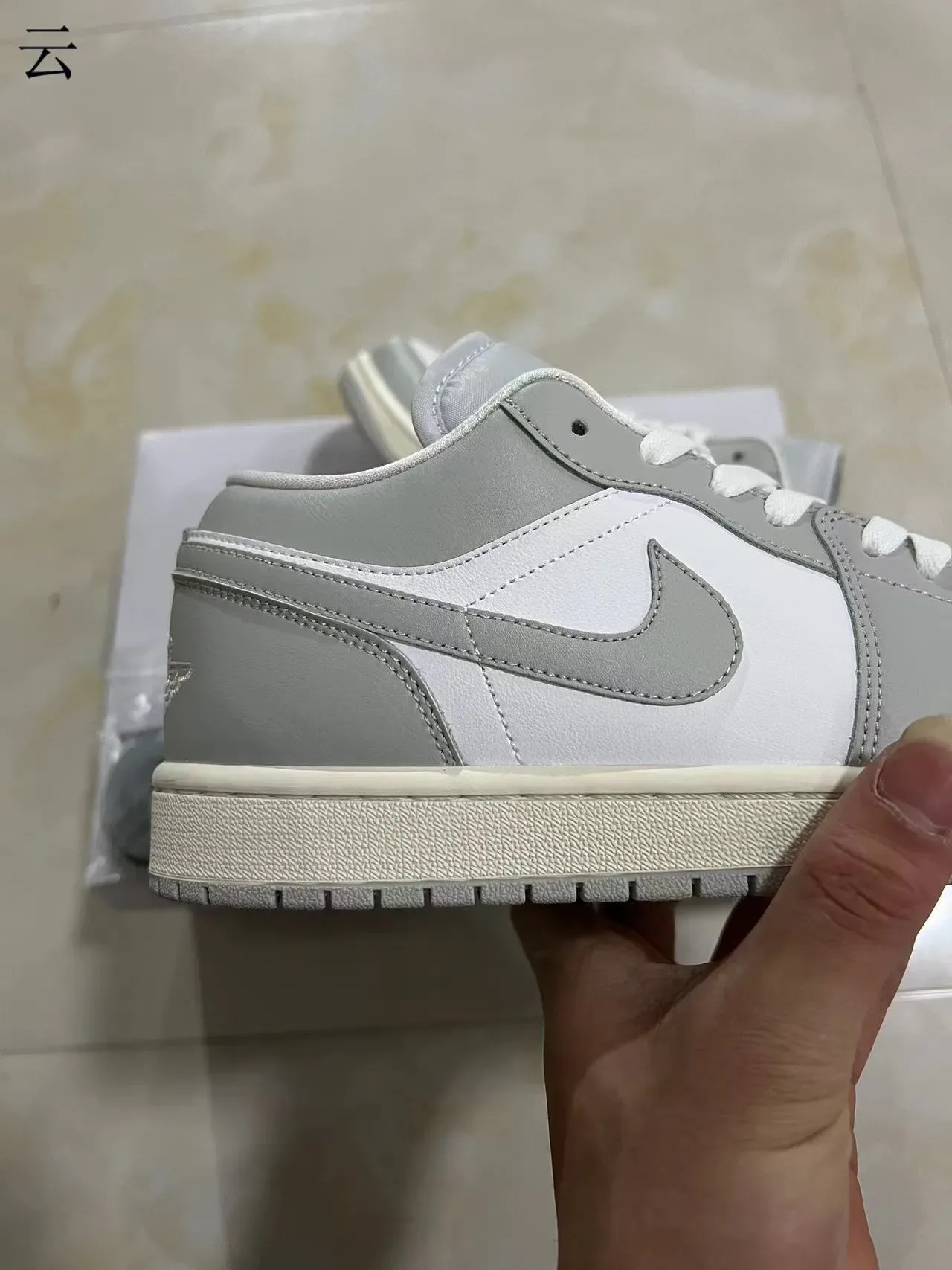 Nike Air Jordan 1 Low رمادي وأبيض Lifestyle Sneakers 7