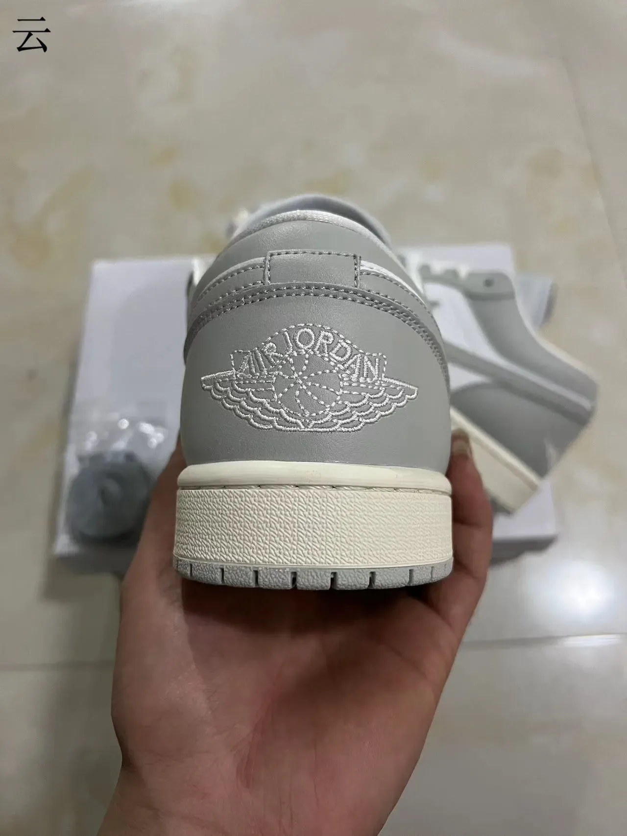 Nike Air Jordan 1 Low رمادي وأبيض Lifestyle Sneakers 8