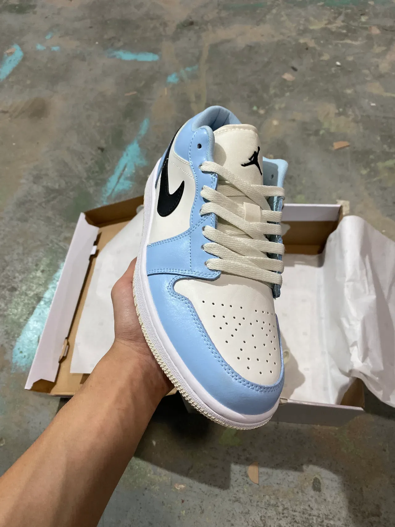 Nike Air Jordan 1 Low Sneakers Lifestyle Bleu Clair et Crème 2