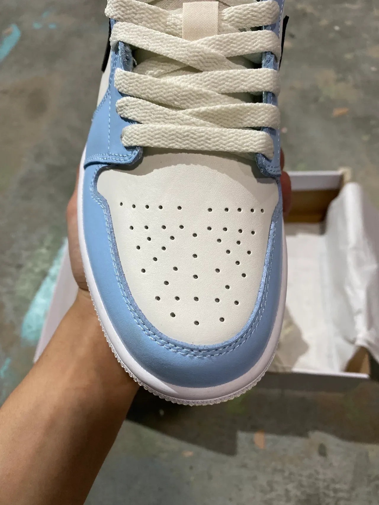 Nike Air Jordan 1 Low Sneakers Lifestyle Bleu Clair et Crème 3