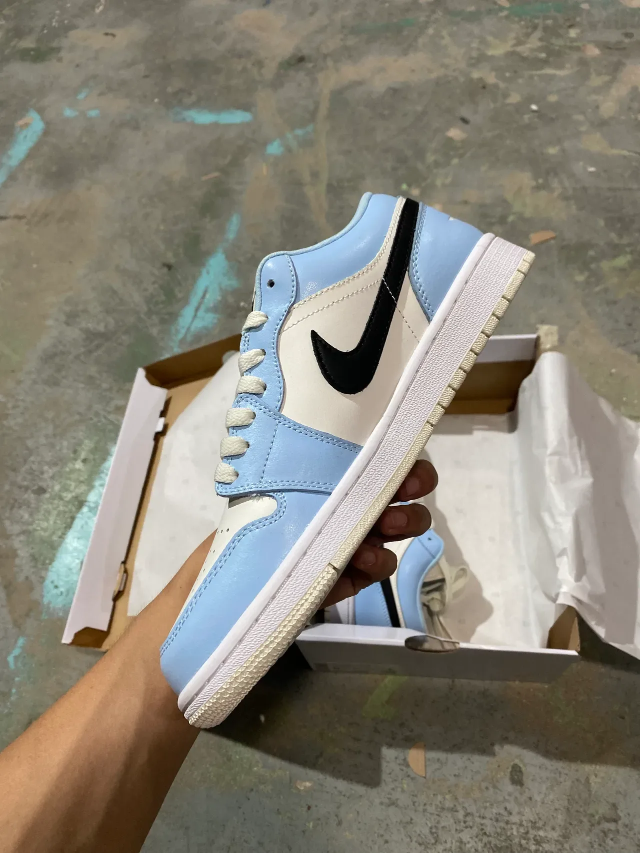 Nike Air Jordan 1 Low Sneakers Lifestyle Bleu Clair et Crème 4