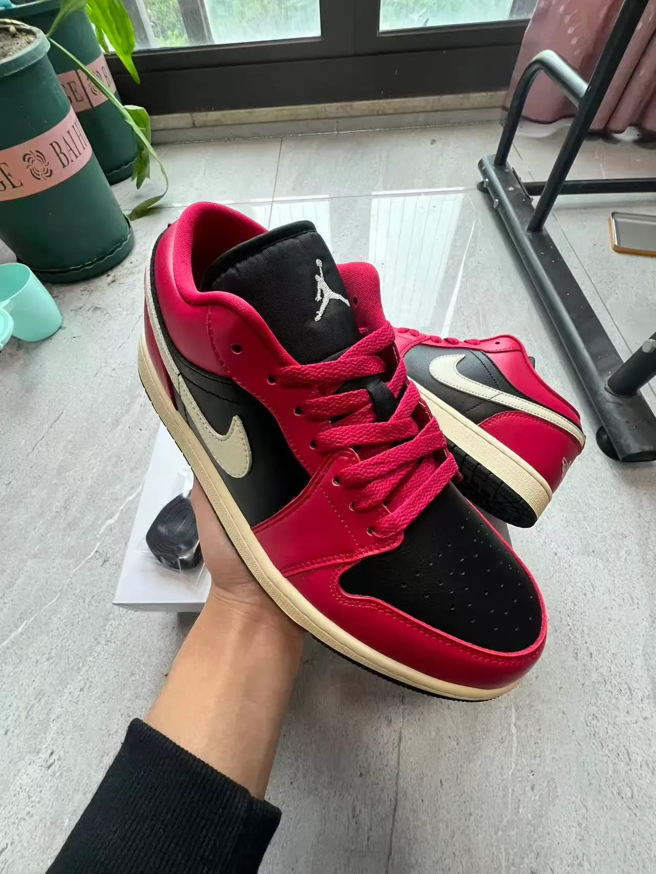 Nike Air Jordan 1 Low Rouge Noir Crème Sneakers Lifestyle 2
