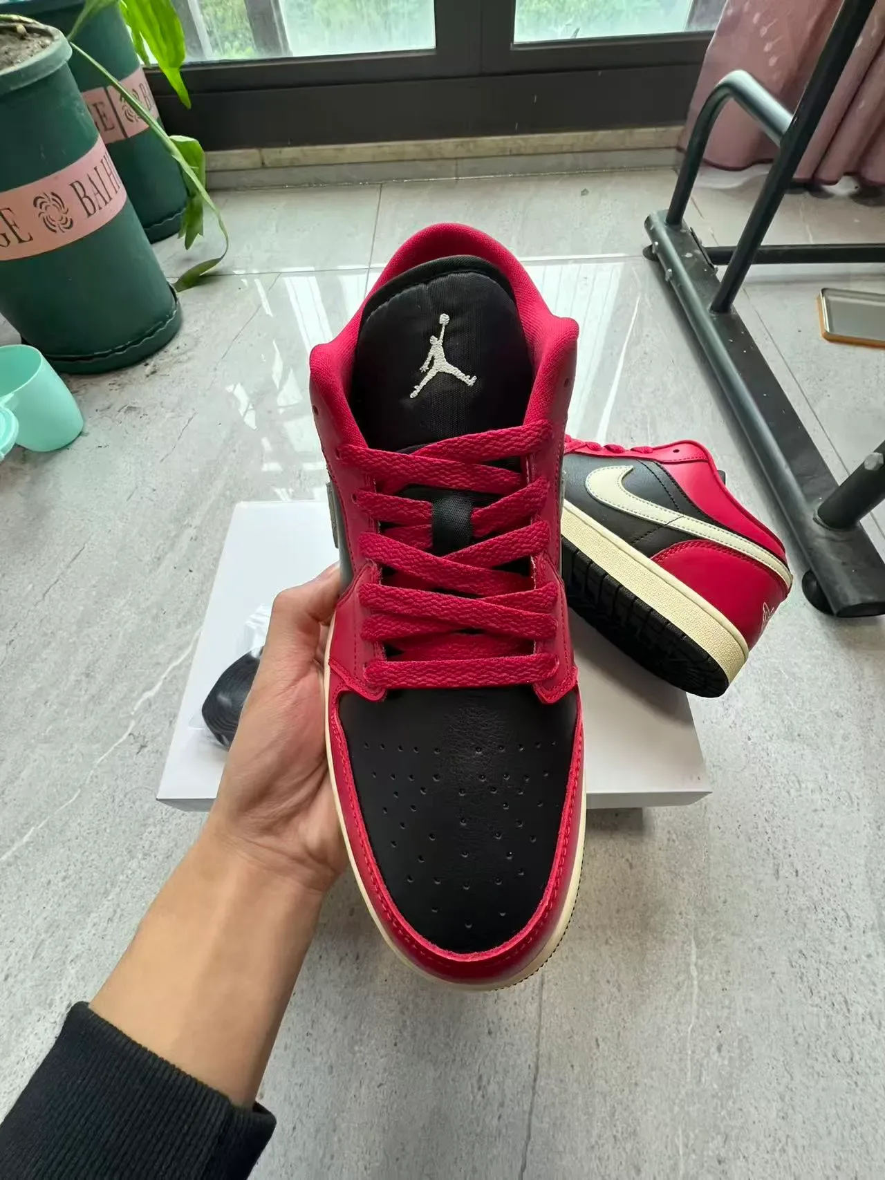 Nike Air Jordan 1 Low Rouge Noir Crème Sneakers Lifestyle 3