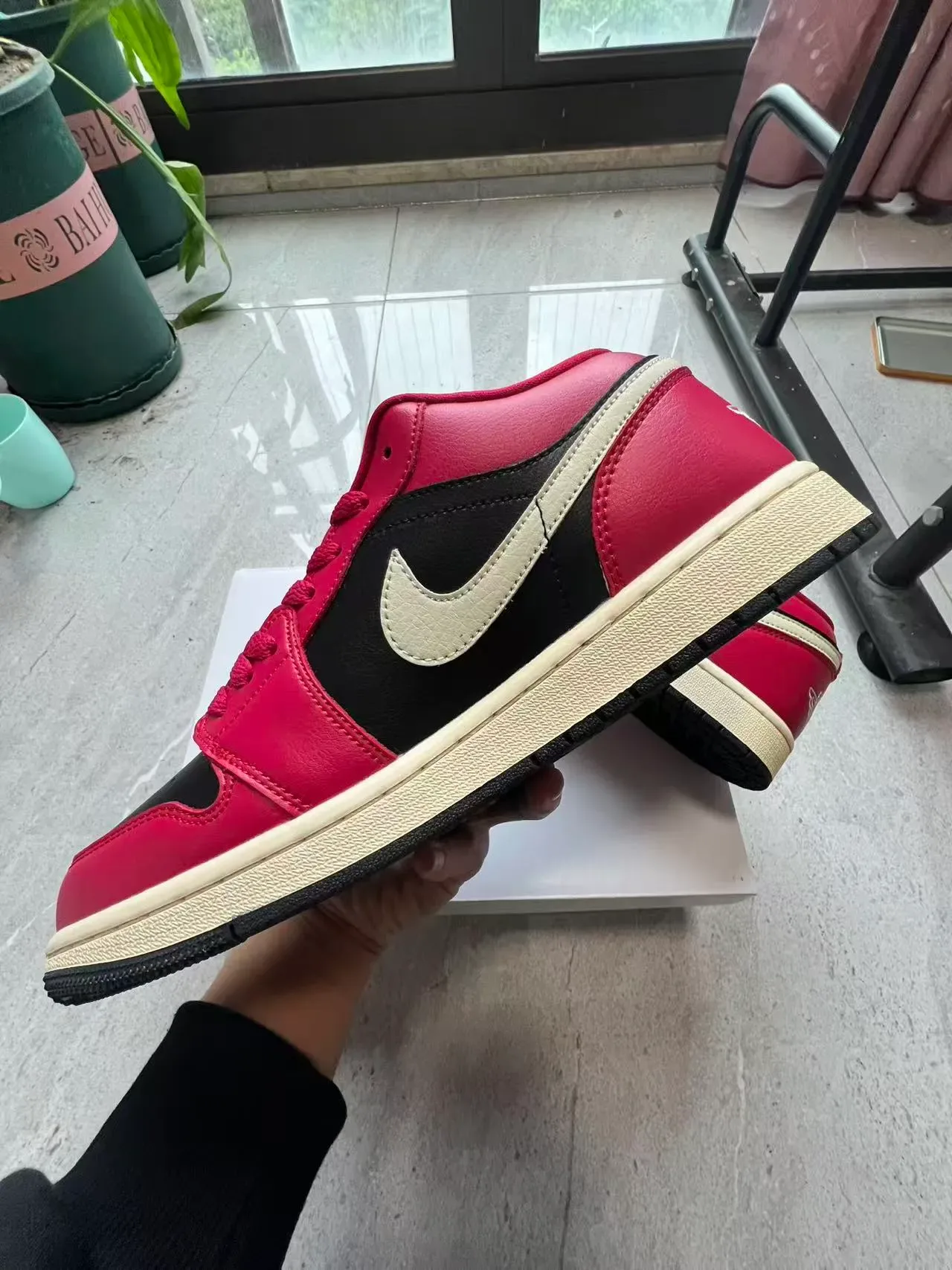 Nike Air Jordan 1 Low Rouge Noir Crème Sneakers Lifestyle 5