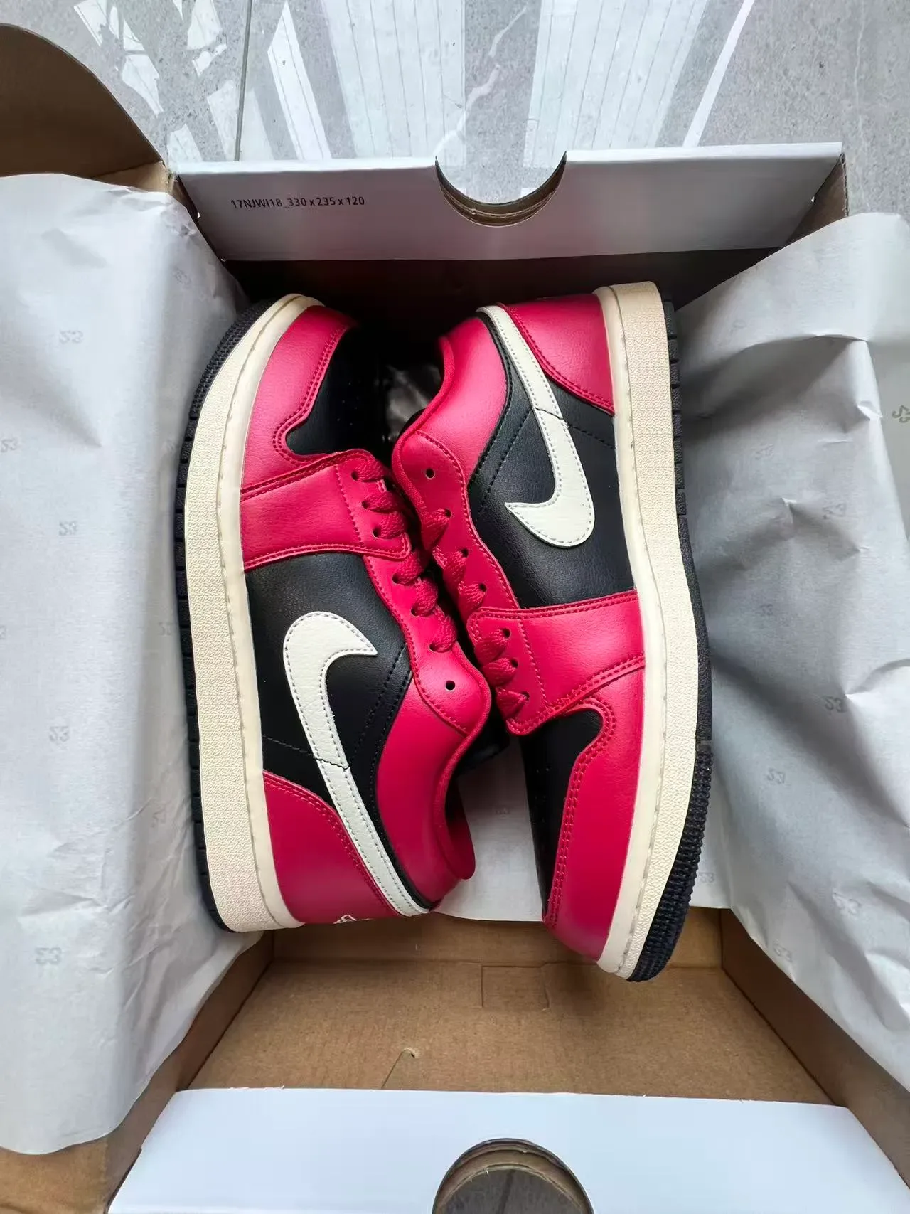 Nike Air Jordan 1 Low Rouge Noir Crème Sneakers Lifestyle 9
