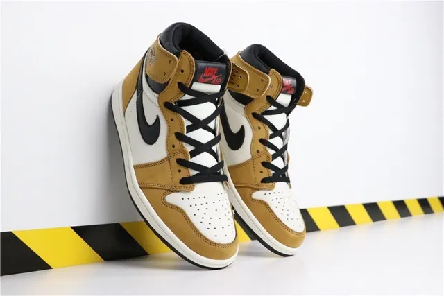 Nike Air Jordan 1 Mustard and White Basketball Shoes 3