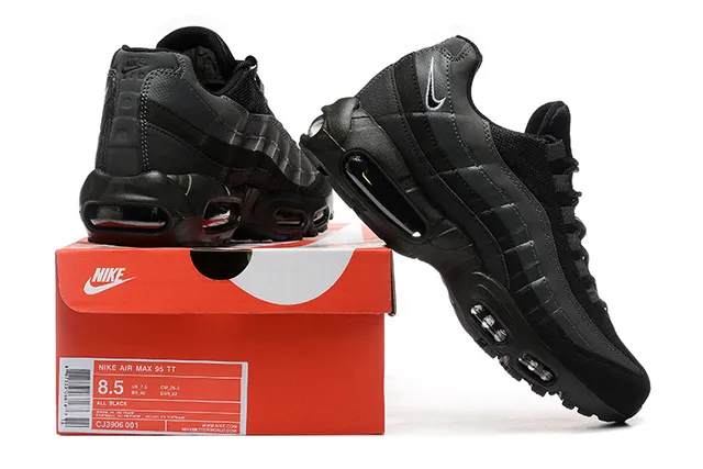 Nike Air Max 95 Black Lifestyle Sneakers 2