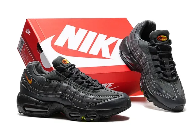 Nike Air Max 95 tênis lifestyle preto laranja 2