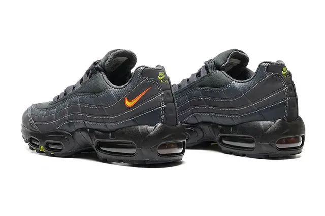 Nike Air Max 95 tênis lifestyle preto laranja 4