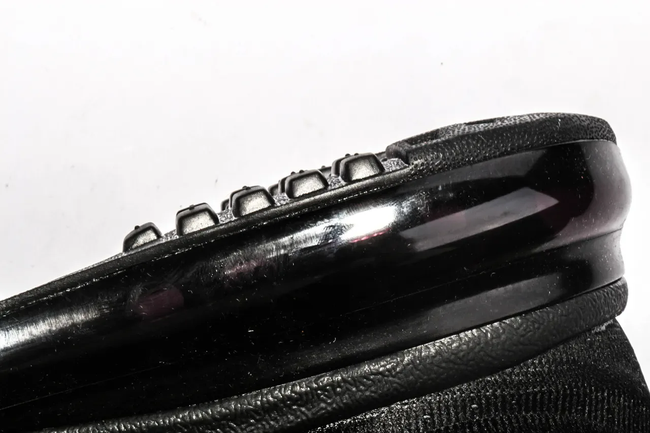 Nike Air Max Tênis de Corrida Preto Branco com Upper de Malha e Unidade Visível 3