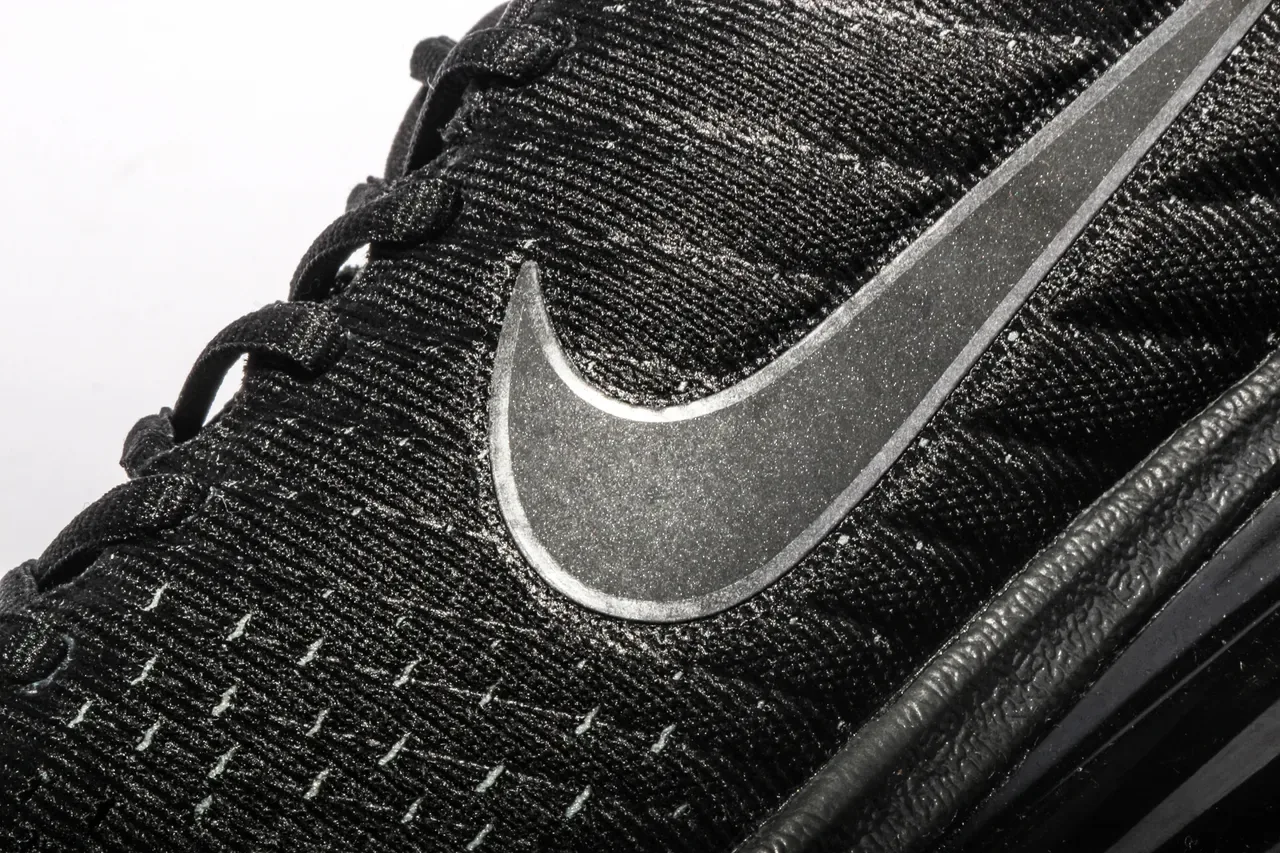 Nike Air Max Tênis de Corrida Preto Branco com Upper de Malha e Unidade Visível 4