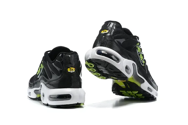 حذاء رياضي Nike Air Max Plus أسود وأخضر نيون 2