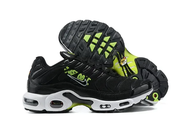 حذاء رياضي Nike Air Max Plus أسود وأخضر نيون 5