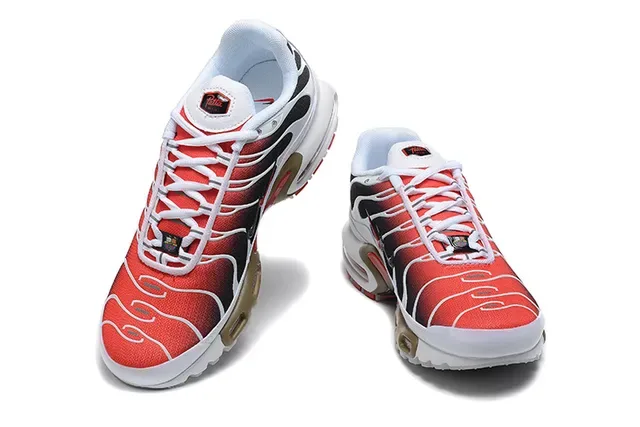 Nike Air Max Plus Flame Gradient Lifestyle Sneakers 3