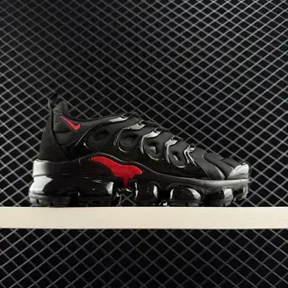 Nike Air VaporMax Plus أسود أحمر تشونكي سنيكرز