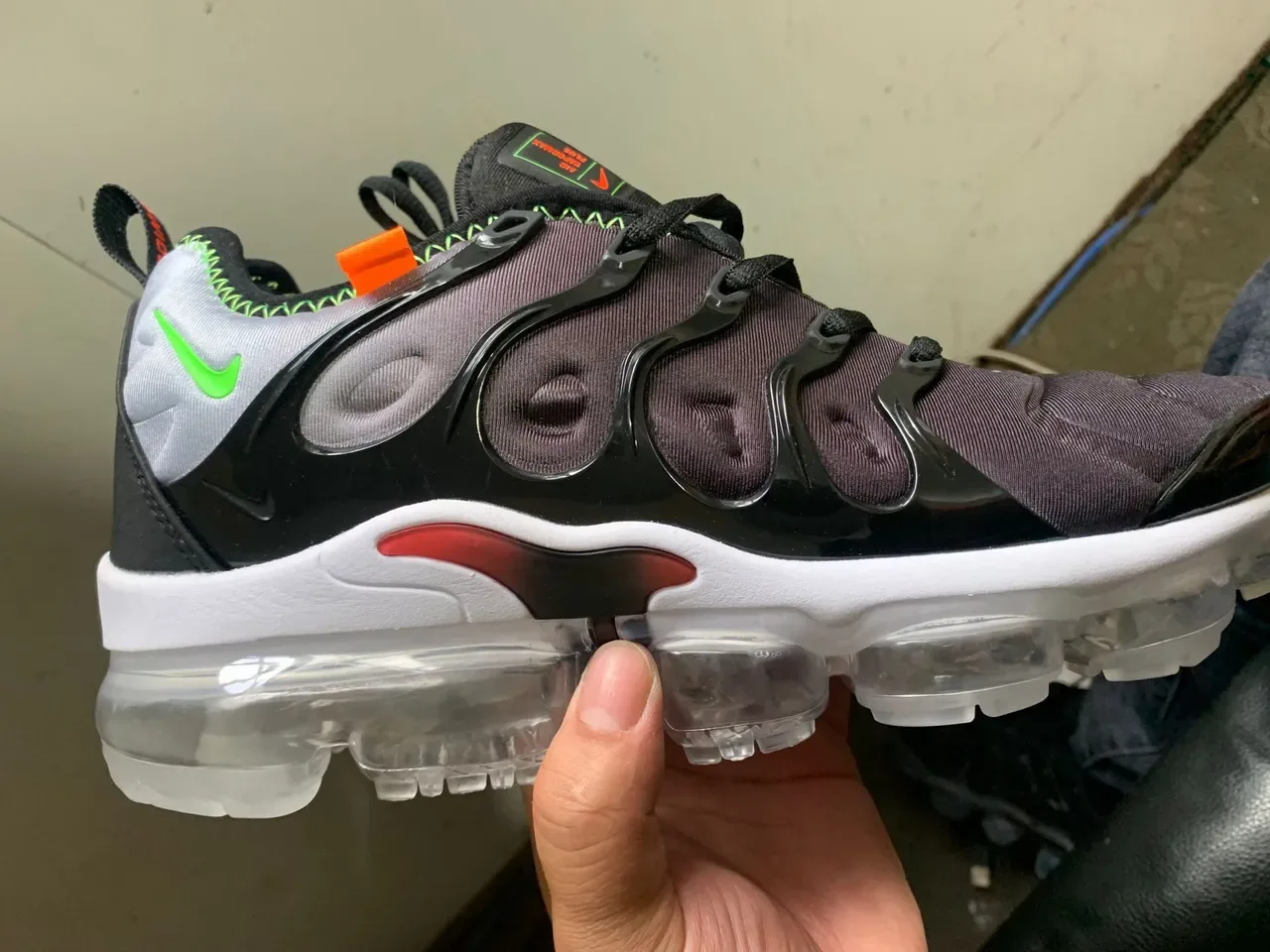 Nike Air VaporMax Plus Dark Purple Black Neon Green Tênis Lifestyle 2