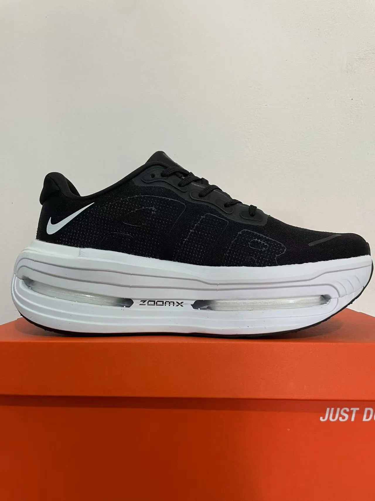 Nike Air Zoom Pegasus Preto Branco Upper de malha Engineered Unidade visível de comprimento completo Tênis de corrida 5
