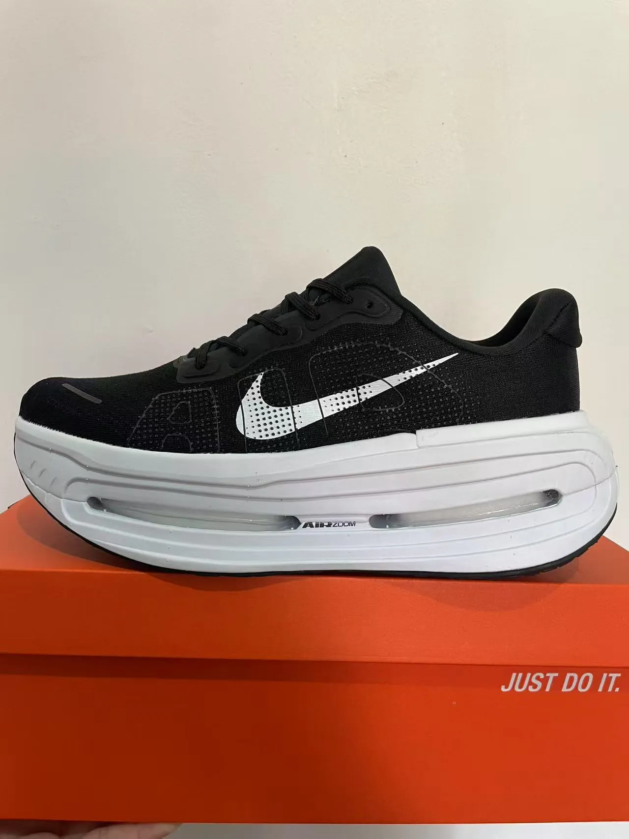 Nike Air Zoom Pegasus Preto Branco Upper de malha Engineered Unidade visível de comprimento completo Tênis de corrida 6