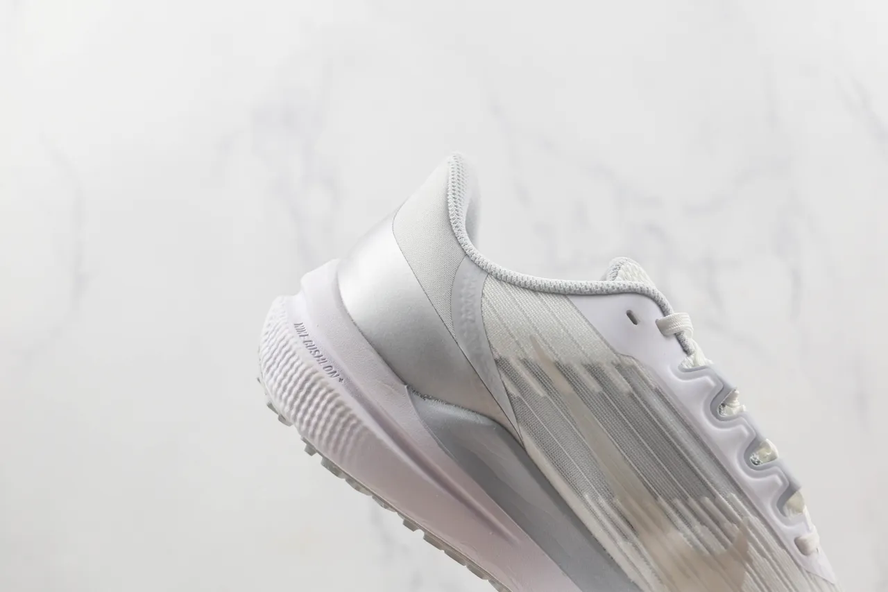 Nike Air Zoom Pegasus সাদা রূপালি কুঁচকুঁচে বুনন উপর অসমমিত লেস গার্ড রানিং জুতা 5