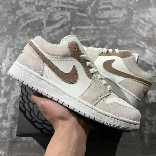 Nike Beige Brown Low-Top Suede-Leather Mix Lifestyle Sneakers
