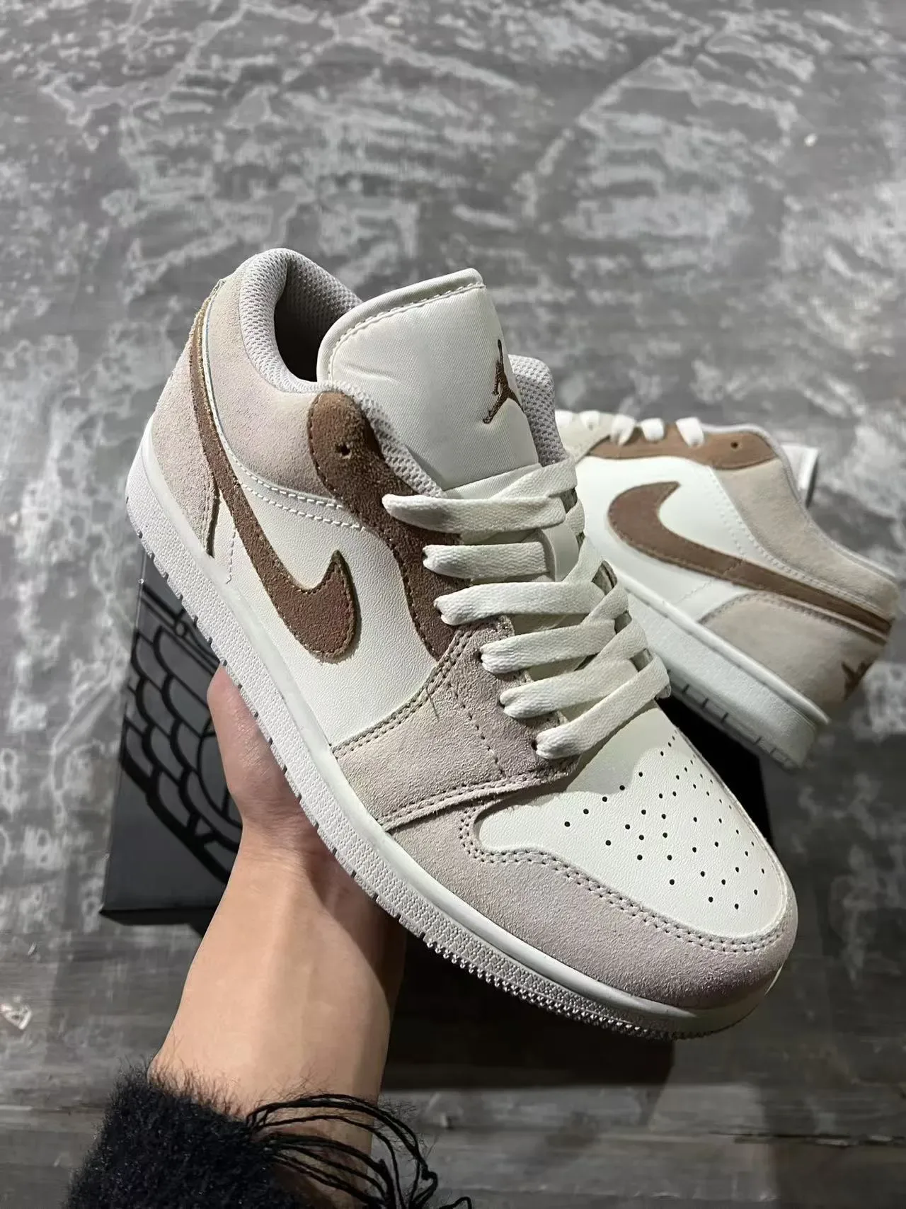 Nike Beige Brown Baskets Lifestyle daim cuir basses 2