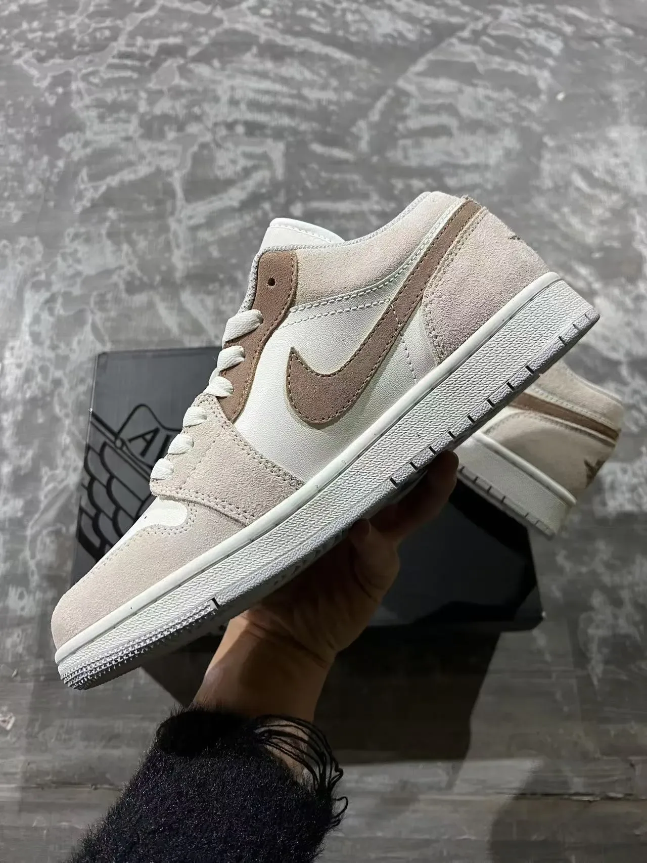 Nike Beige Brown Baskets Lifestyle daim cuir basses 5