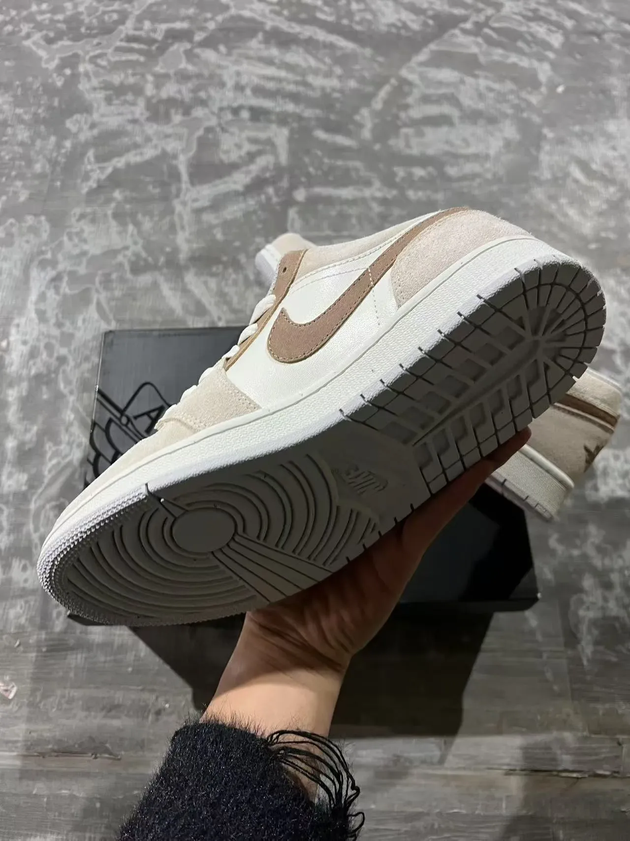Nike Beige Brown Baskets Lifestyle daim cuir basses 6