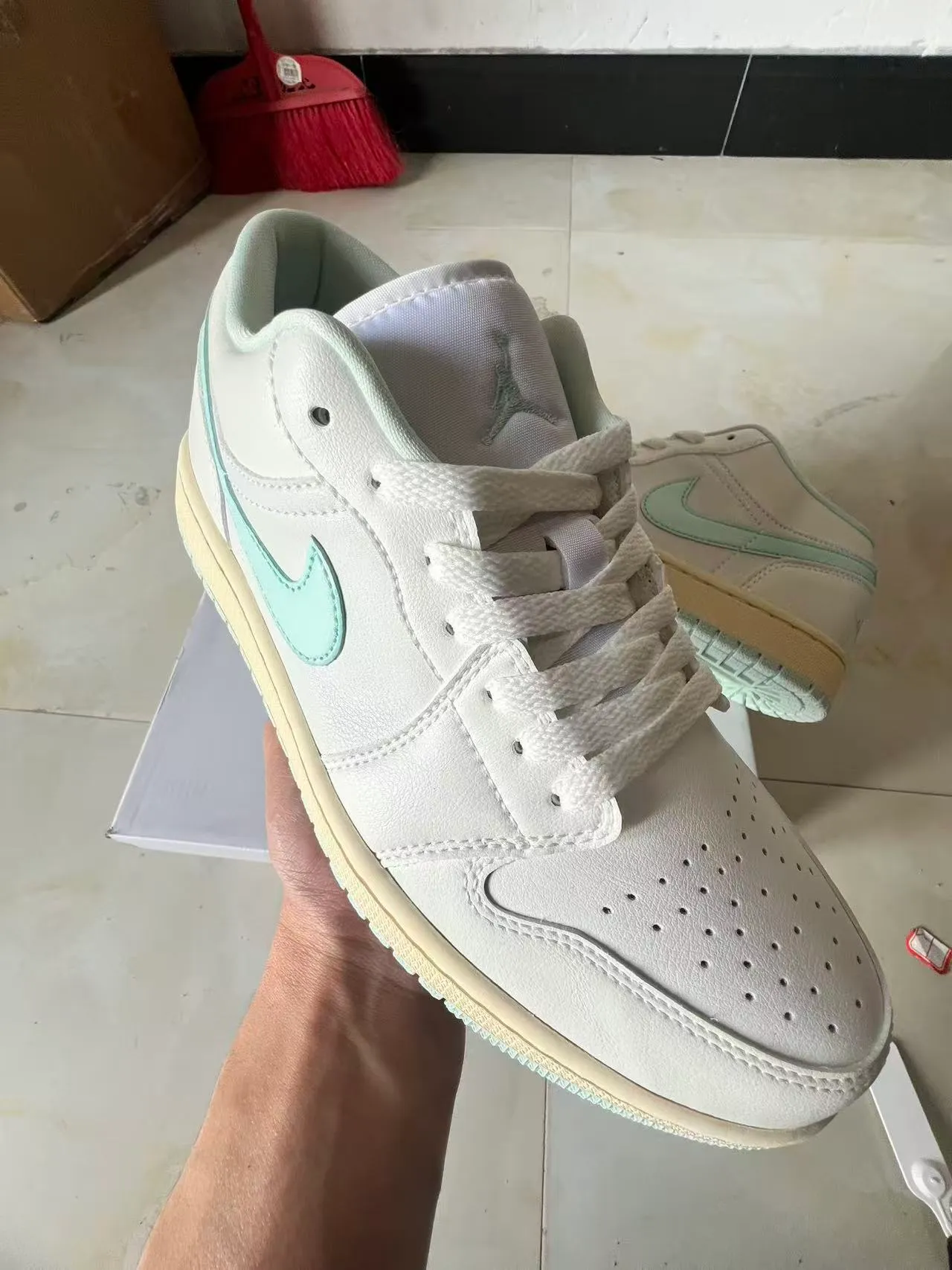Nike Beige Green Low-Top Leather Upper Lifestyle Sneakers 2