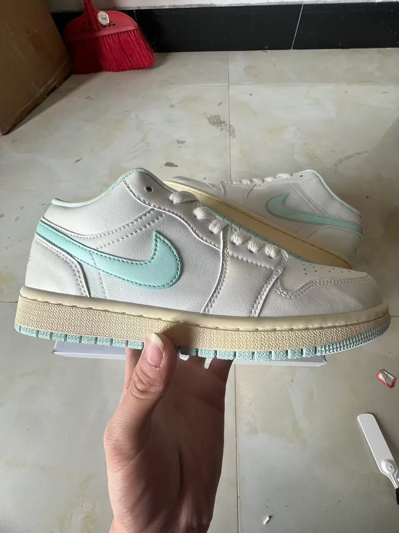 Nike Beige Green Low-Top Leather Upper Lifestyle Sneakers 7
