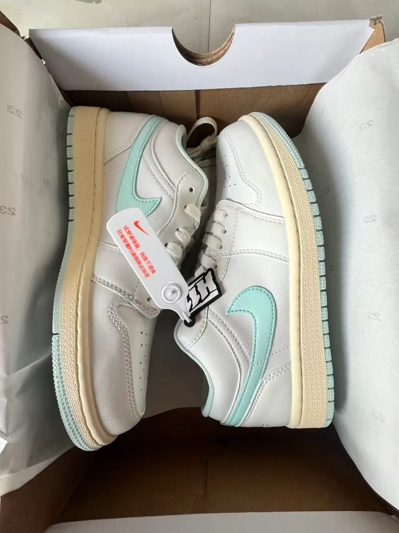 Nike Beige Green Low-Top Leather Upper Lifestyle Sneakers 9