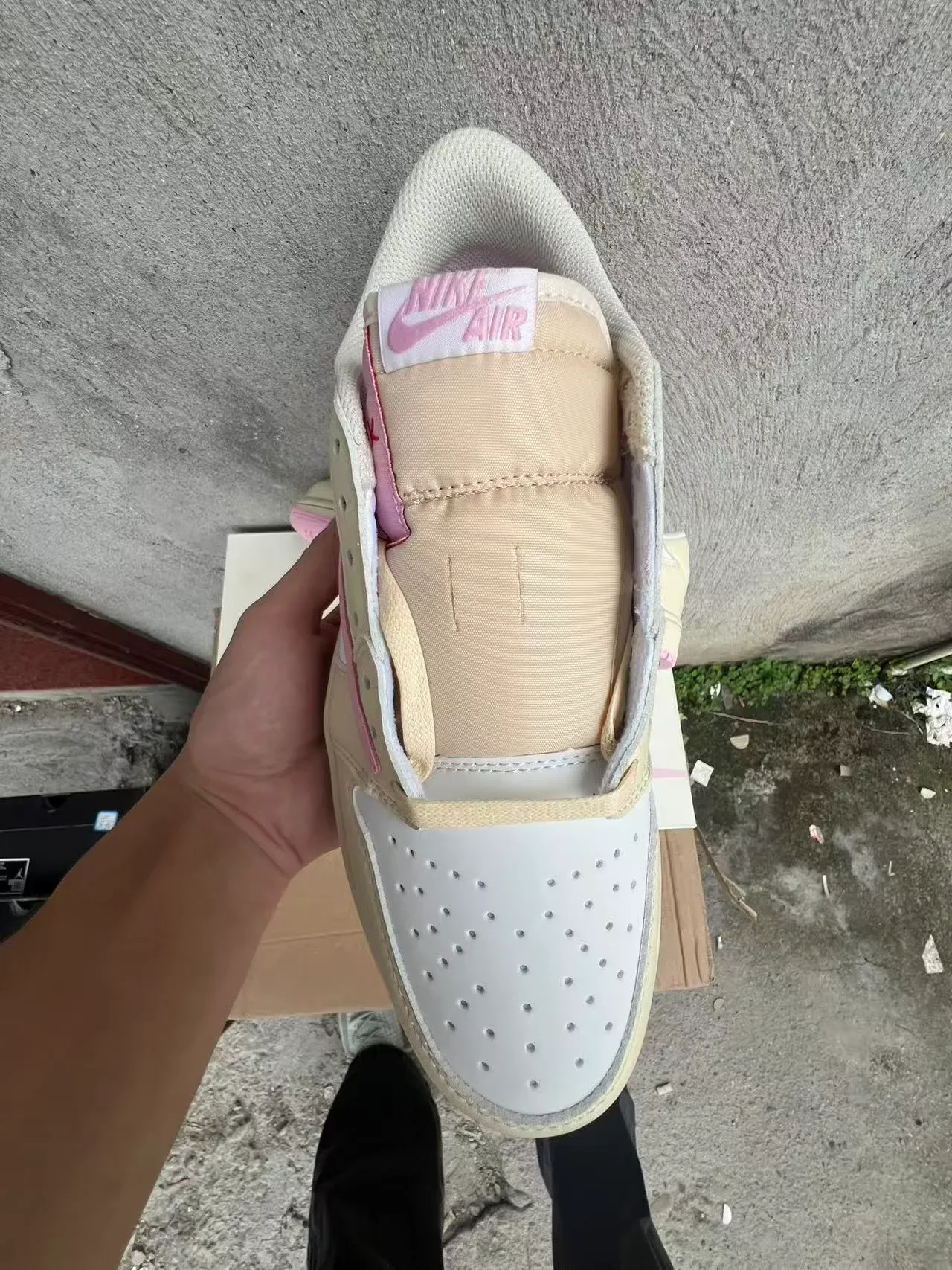 Nike Beige Pink Low-Top Silhouette Layered Leather Panels Lifestyle Sneakers 3