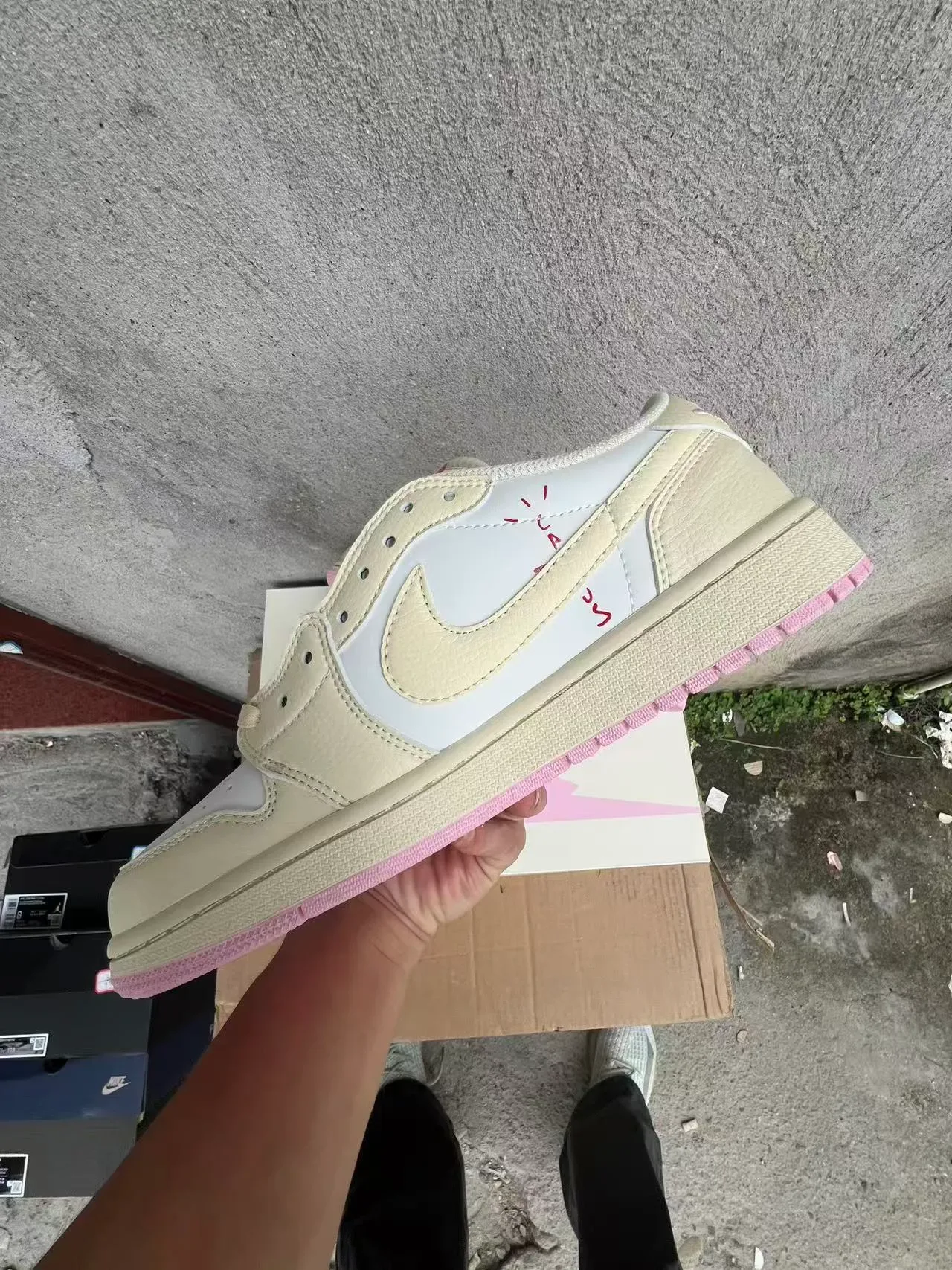 Nike Beige Pink Low-Top Silhouette Layered Leather Panels Lifestyle Sneakers 5